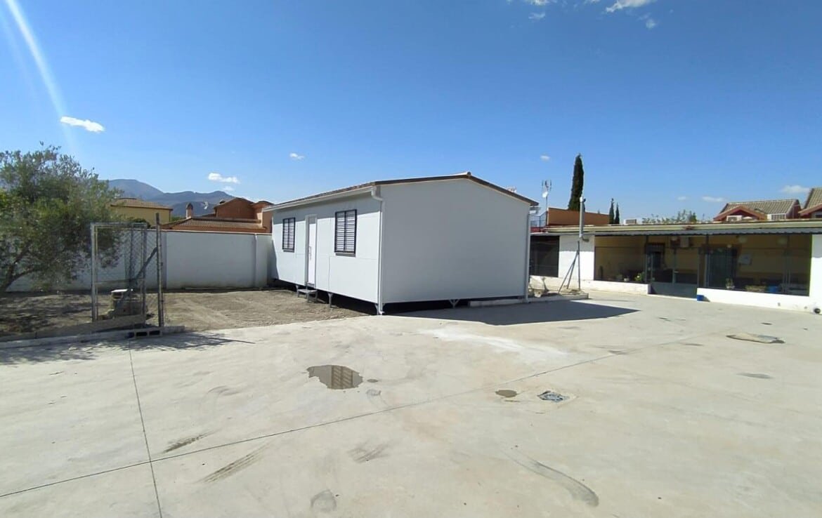 casa prefabricada modular espana blanca lateral lejos